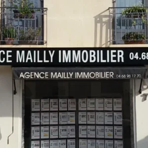 enseigne-immobiliere-caisson-lumineux-agence-mailly-immobilier-perpignan-scaled-1.webp