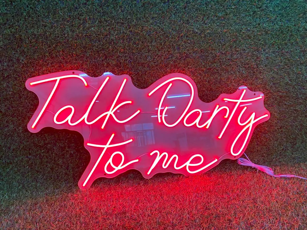 neon-led-talk-darty-to-me-enseigne-rouge-france-neon-design