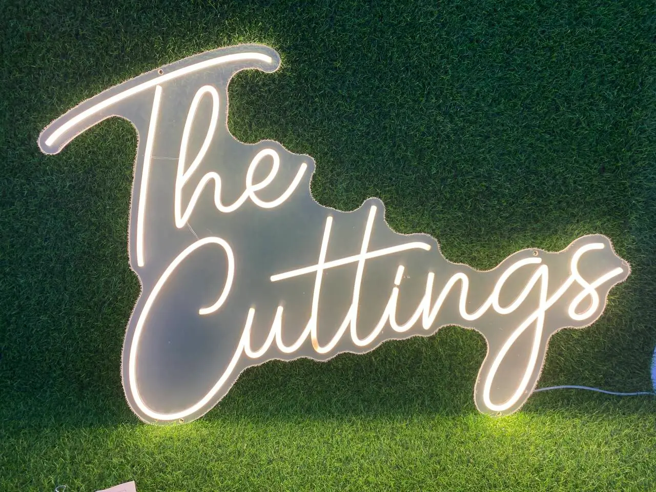 neon-led-the-cuttings-enseigne-personnalisee-france-neon-design