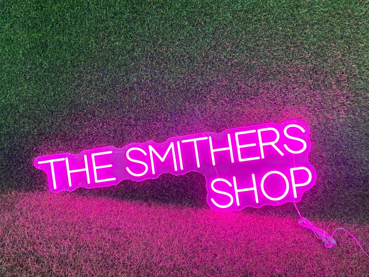 neon-led-the-smithers-shop-enseigne-rose-france-neon-design