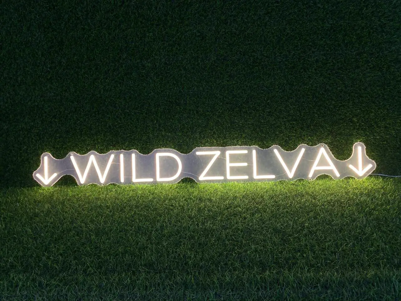 neon-led-wild-zelva-enseigne-flammes-blanc-france-neon-design