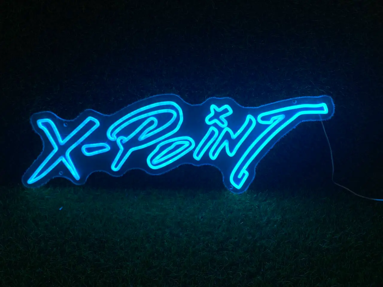 neon-led-x-point-enseigne-sport-france-neon-design